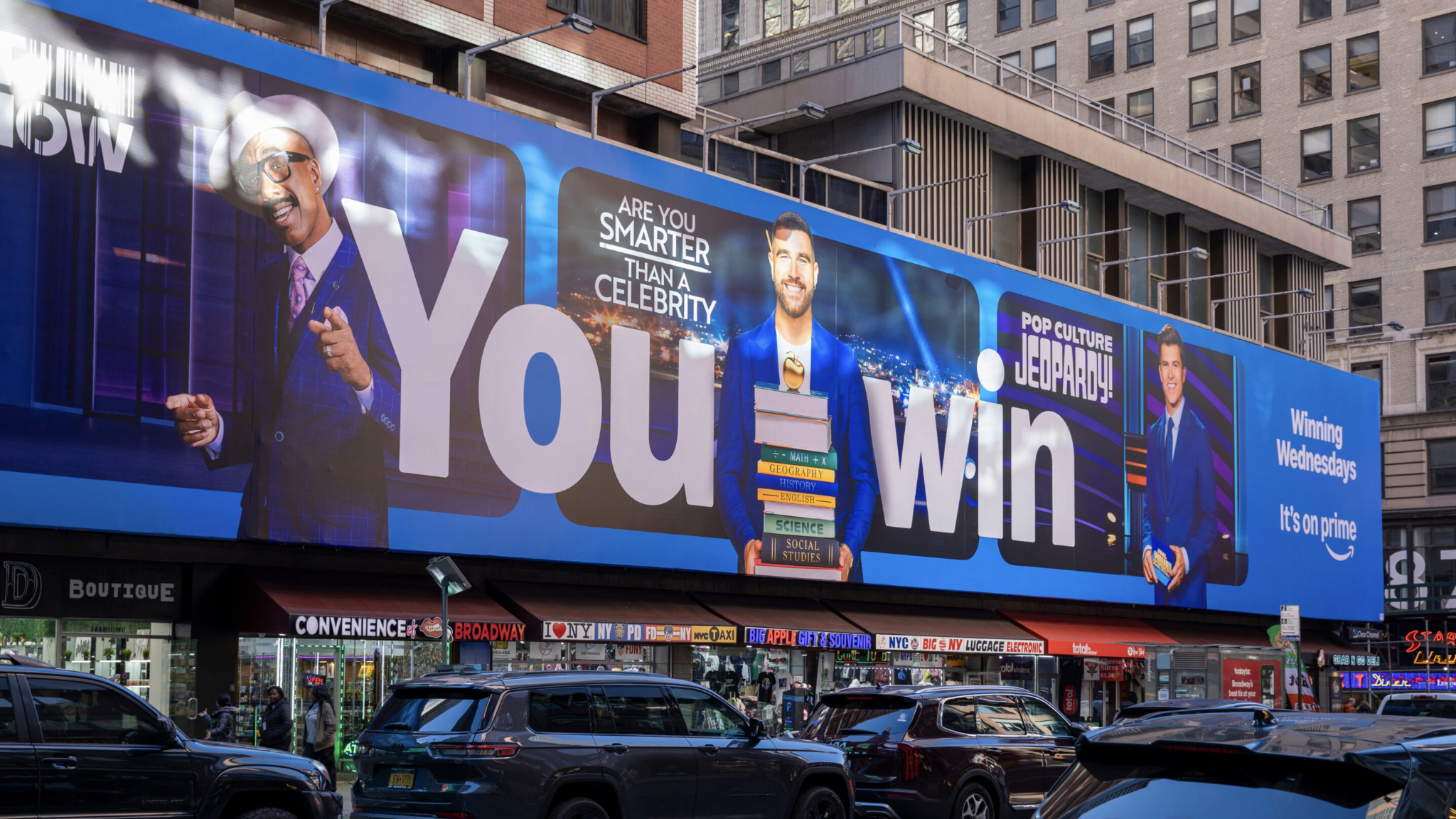 Outdoor do Amazon Prime com o slogan 'You Win' e layout moderno